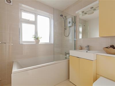 Exquisite Family Bathroom